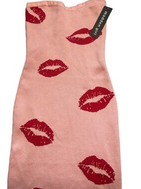 Madden Girl Pink Strapless Dress with Red Lip Motif